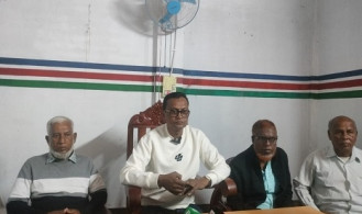 চাঁদাবাজির অভিযোগে যুবককে পিটিয়ে বিএনপি নেতার সংবাদ সম্মেলন 