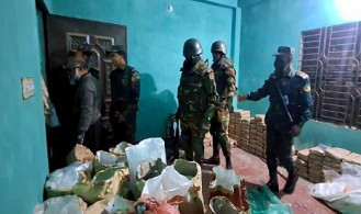 নড়াইলে সেনা–প্রশাসনের যৌথ অভিযানে আড়াই হাজার কেজি নিষিদ্ধ পলিথিন জব্দ