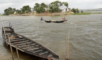 সরকারি বিল ইজারা নিয়েও মাছ ধরতে পারছেনা জেলেরা
