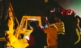 টাঙ্গাইলে কাভার্ড ভ্যানে ট্রাকের ধাক্কায় নিহত ২