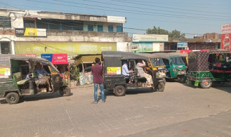 কানাইপুরে সরকারি জায়গায় অবৈধ দোকান, স্ট্যাম্পের মাধ্যমে ক্রয়-বিক্রয়
