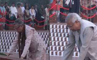 বীর শহীদদের শ্রদ্ধা জানালেন রাষ্ট্রপতি-প্রধান উপদেষ্টা