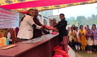 টুঙ্গিপাড়ায় শিক্ষার্থীদের শিক্ষাবৃত্তি ও পোশাক বিতরণ