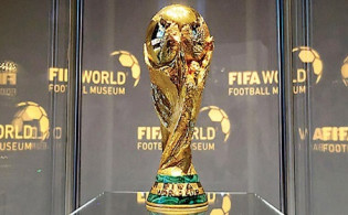 বিশ্বকাপ ট্রফি এখন বাংলাদেশে