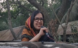 ‘আমার হাঁস আমার চাষ করা ধানই খাইবো’