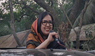 ‘আমার হাঁস আমার চাষ করা ধানই খাইবো’