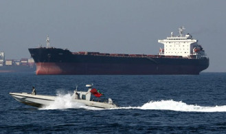 হরমুজ প্রণালীতে যুক্তরাষ্ট্রের জাহাজকে ইরানি নৌবাহিনীর ‘ধাওয়া’