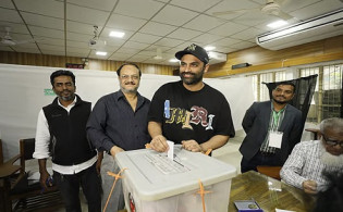 প্রথমবার ভোট দিলেন তামিম ইকবাল