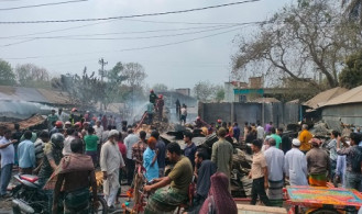 রাজবাড়ীতে পাটের গোডাউনে আগুন, আহত ৩ ফায়ার ফাইটার 