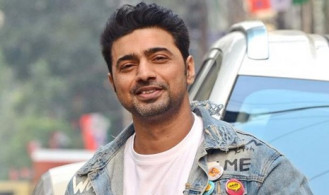 টালিউডের ৭০০ টেকনিশিয়ানের পাশে দাঁড়ালেন দেব