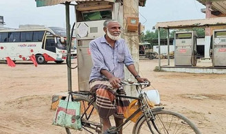 ‘এলাকায় দুকান বন্ধ, শহরে আইসেও কোনো ব্যবস্থা করতি পারিনি’