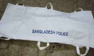 নড়াইলে গৃহবধূর ঝুলন্ত মরদেহ উদ্ধার, পা ছিল শিকলে বাঁধা