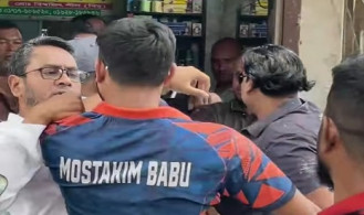 তেল পাচারের ভিডিও ধারণ, ফরিদপুর থানা চত্বরে সাংবাদিকদের ওপর হামলা