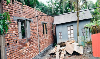 নগরকান্দায় জমি নিয়ে বিরোধ, আদালতের নিষেধাজ্ঞা অমান্যের অভিযোগে উত্তেজনা