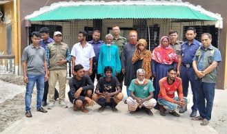 সুন্দরবনে ঝড়ের কবলে পড়ে ভারতে ঢুকে পড়া ৪ মৌয়ালকে স্বজনদের কাছে হস্তান্তর