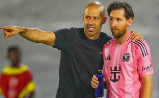 পদত্যাগ করলেন মেসিদের কোচ