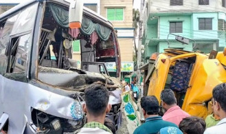 টাঙ্গাইলে বাস-ট্রাকের মুখোমুখি সংঘর্ষে চালক-হেলপার নিহত
