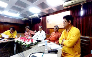 ‘ভিউ বাণিজ্যের সর্বনাশের ফাঁদেই আমরা বসে আছি’