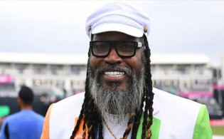 ইউরোপের লিগে দল কিনলেন ক্রিস গেইল