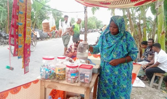 তেলের লাইনে মানুষের ভরসায় চায়ের কাপে স্বপ্ন বোনেন বাঘ বিধবা মাহফুজা
