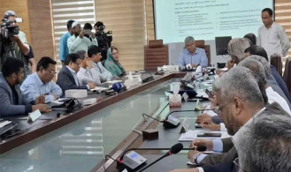 ‘৩ বছরে ৪০০ পোশাক কারখানা বন্ধ হয়ে গেছে’