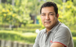 একঝাঁক তারকা নিয়ে নিজের লেখা গল্পে তৌকীর আহমেদ