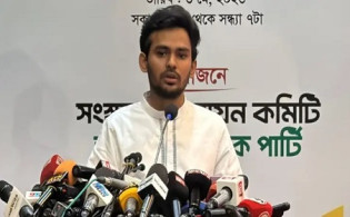‘গণমাধ্যম নিয়ে কাজ করতে গেলে যে কোনো সরকার চিন্তায় পড়ে যায়’