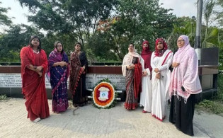 জুলাই শহীদদের গণকবরে এনসিপির দুই নারী এমপির শ্রদ্ধা