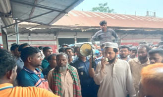 পেঁয়াজ হাটে ধলতা বিরোধী অভিযান, দুই ব্যবসায়ীকে জরিমানা 
