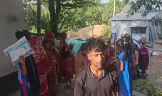 ঘাস কাটাকে কেন্দ্র করে ভাইয়ের হাতে ভাইয়ের কব্জি বিচ্ছিন্ন