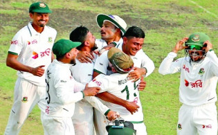 টেস্টে প্রথমবার ঘরের মাটিতে পাকিস্তানকে হারাল বাংলাদেশ