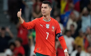 ‘রোনালদোর ক্ষুধা এখনো ট্রফি না পাওয়া তরুণের মতো’