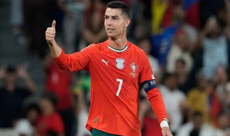‘রোনালদোর ক্ষুধা এখনো ট্রফি না পাওয়া তরুণের মতো’