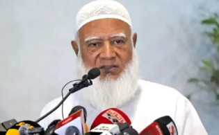 ‘দুটি সার্চলাইট আমাদের দিকে তাক করা’