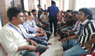 রাজবাড়ীতে মন্ত্রী-প্রতিমন্ত্রীর অনুষ্ঠানে ঢুকতে না পেরে সাংবাদিকদের ক্ষোভ