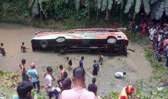 কুষ্টিয়ায় বাস খাদে পড়ে নিহত ৩