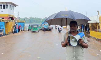 দুর্ঘটনা এড়াতে চন্দ্রঘোনা ফেরিঘাটে সওজ’র সতর্কবার্তা, মাইকিং ও বিলবোর্ড স্থাপন