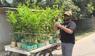 দাদি-বাবার কবরের ফুলগাছ চুরি, চোরকে না খুঁজে পুরো গ্রামকেই বানালেন ফুলের বাগান