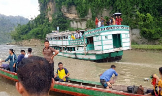কাপ্তাই হ্রদে লঞ্চের ধাক্কায় নৌকাডুবি, রক্ষা পেলেন ১২ যাত্রী