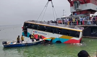 দৌলতদিয়ায় পদ্মায় বাস ডুবির ঘটনায় মামলা, চালকসহ গ্রেফতার ৩ 