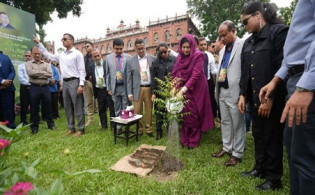 ‘বৃক্ষরোপণের মাধ্যমে বাসযোগ্য পৃথিবী গড়ে তোলার সুযোগ তৈরি হয়’