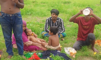 শূন্যরেখায় ৯৬ ঘণ্টা ধরে ৯ বাংলাভাষীর মানবেতর জীবন