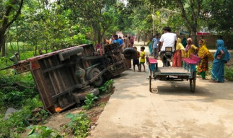 সোনাতলায় গরুভর্তি ভটভটি উল্টে প্রাণ গেল সাবেক ইউপি সদস্যের