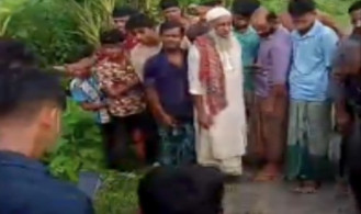 সালথায় রাস্তার পাশেই পড়ে ছিলো যুবকের মরদেহ 