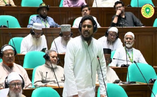 ‘সরকার দেশকে ১ লাখ কোটি টাকার ঋণের জালে বেঁধে ফেলেছে’