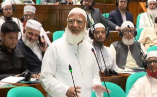 ‌‘সংসদ তোষামোদের জায়গা নয়, ট্যাক্সের টাকায় যেন চরিত্র হনন না হয়’