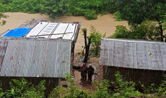 ঝুঁকিপূর্ণ বসতি, অচল জীবন: কাপ্তাইয়ে ঝিরির ঢল ও পাহাড় ধসের আতঙ্ক