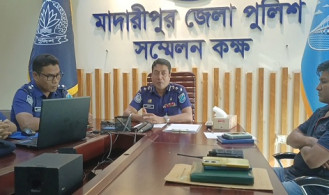 প্রধানমন্ত্রীর গাড়ি বহরে কেউ ইট নিক্ষেপ করেনি : মাদারীপুরের এসপি 