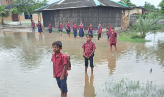দুই সপ্তাহের টানা বৃষ্টিতে ভয়াবহ জলাবদ্ধতার কবলে  সাতক্ষীরা, জনভোগান্তি চরমে