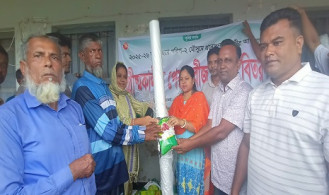 মহম্মদপুরে কৃষকদের মাঝে গ্রীষ্মকালীন পেঁয়াজবীজ ও সার বিতরণ